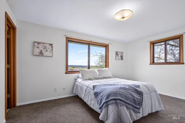 $599,900 | 8989 Hillview Road, Emmett, ID 83617