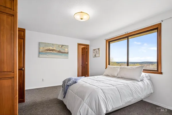 $599,900 | 8989 Hillview Road, Emmett, ID 83617