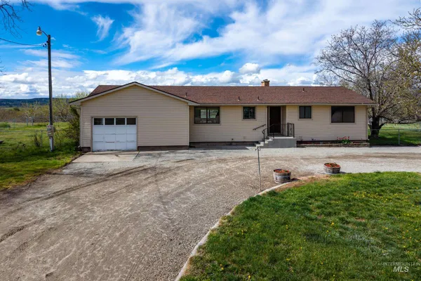 $599,900 | 8989 Hillview Road, Emmett, ID 83617