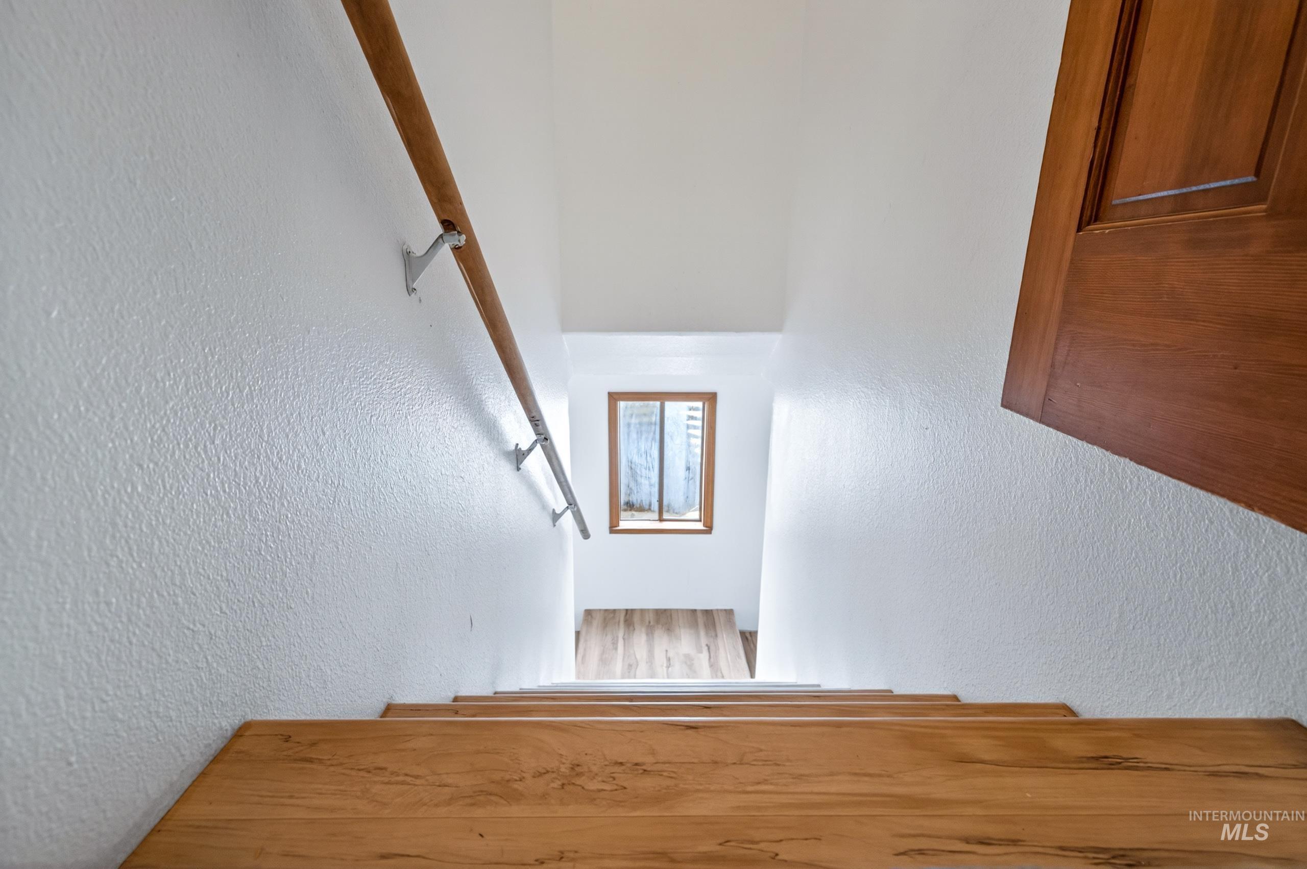 8989 Hillview Road Emmett, ID 83617 - Photo 31 of 50 Staircase featuring a textured wall