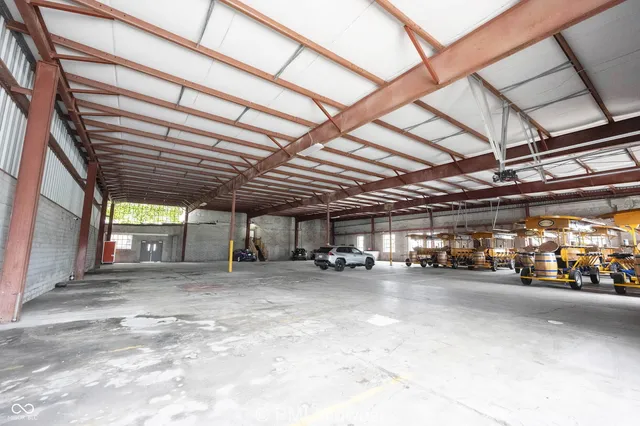 $1,199 | 501 Madison Avenue, Unit 202, Indianapolis, IN 46225