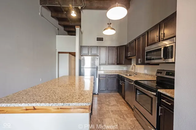 $1,199 | 501 Madison Avenue, Unit 202, Indianapolis, IN 46225