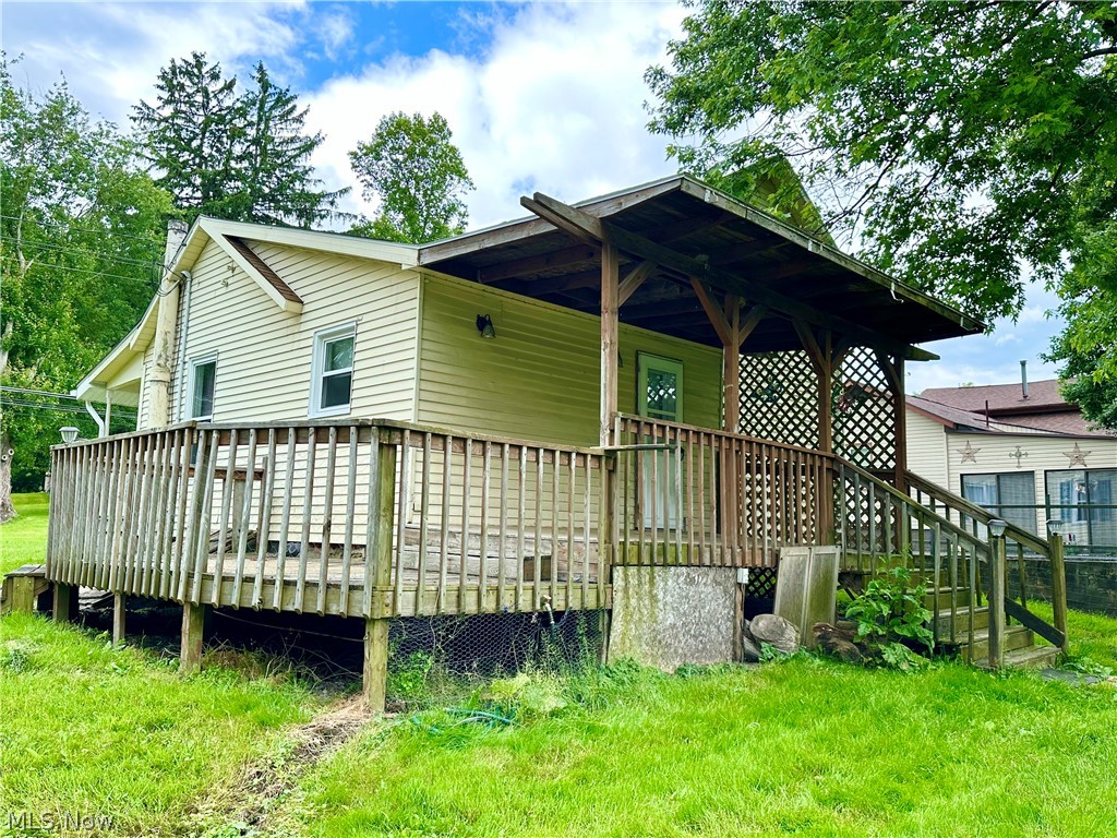 6841 Warren - Sharon Road Brookfield, OH 44403 - Photo 27 of 32 Back of house with a deck