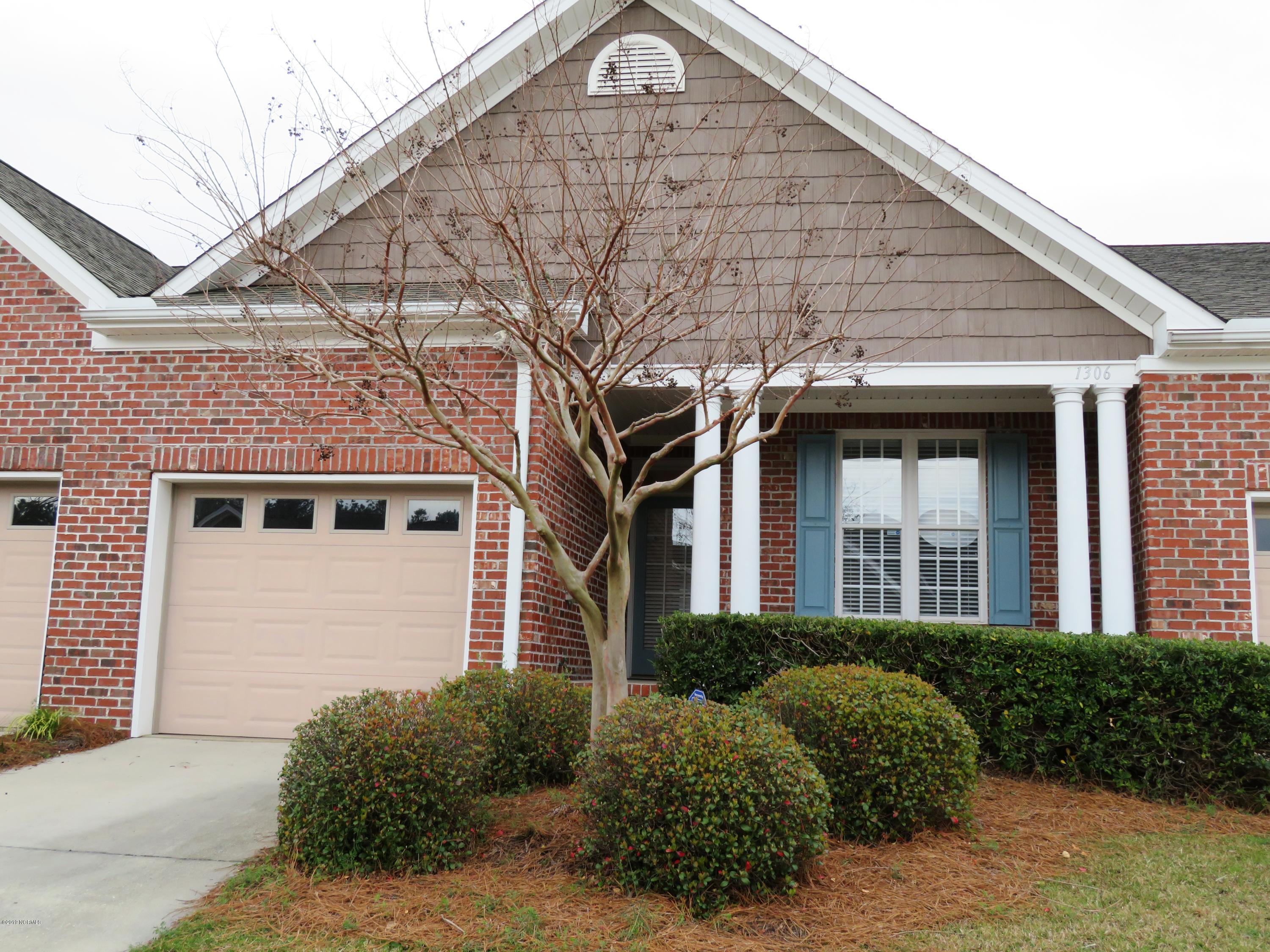 Attractive All brick townhome located in Popular "Three Oaks"in Magnolia Greens