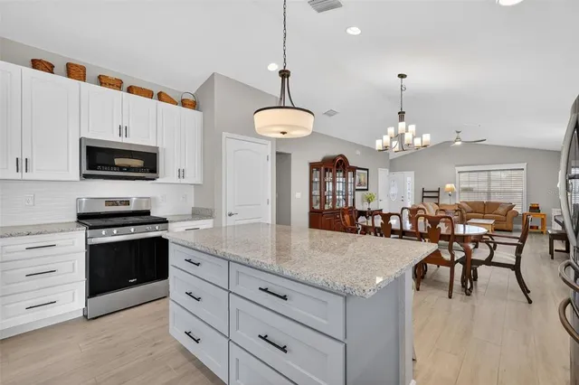 $402,000 | 12579 Northeast 49th Drive, Oxford, FL 34484