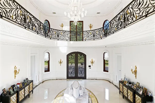 a view of entryway with a front door