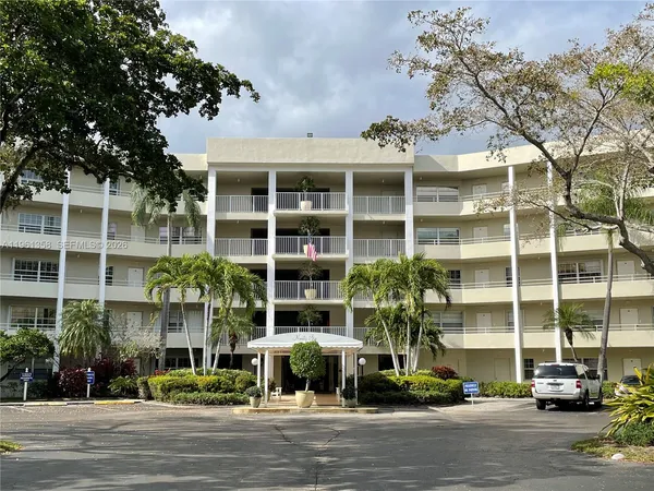 $2,300 | 805 Cypress Boulevard, Unit 205, Pompano Beach, FL 33069