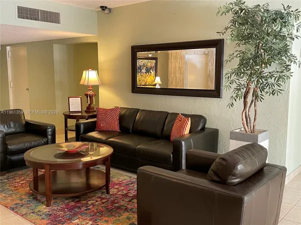 $2,300 | 805 Cypress Boulevard, Unit 205, Pompano Beach, FL 33069
