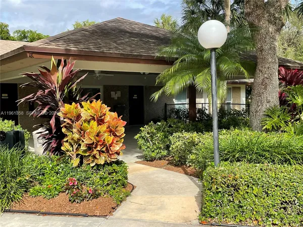 $2,300 | 805 Cypress Boulevard, Unit 205, Pompano Beach, FL 33069