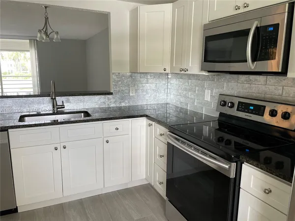 $2,300 | 805 Cypress Boulevard, Unit 205, Pompano Beach, FL 33069