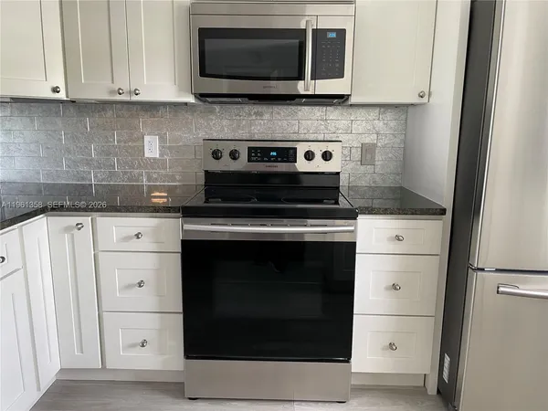 $2,300 | 805 Cypress Boulevard, Unit 205, Pompano Beach, FL 33069