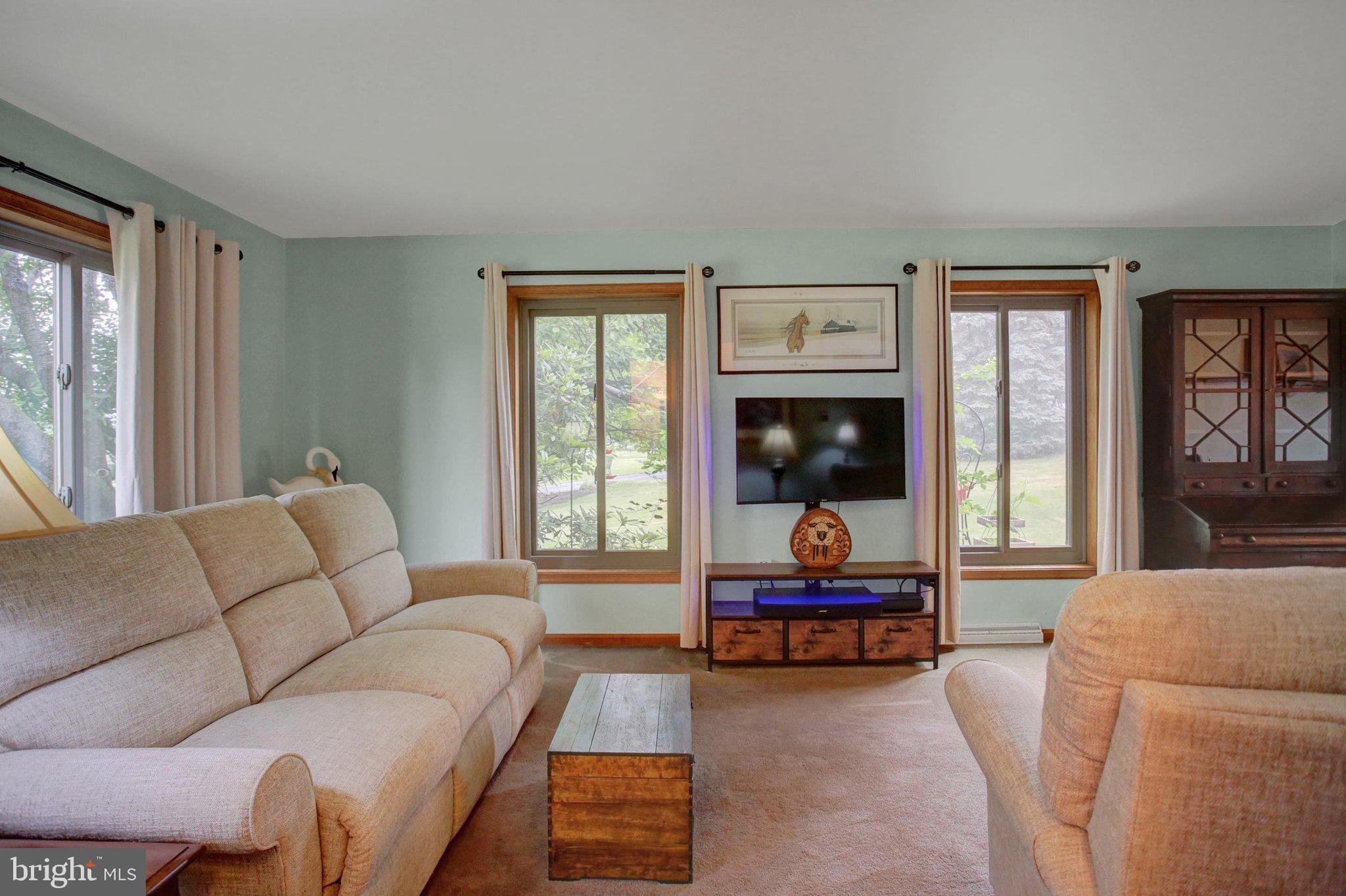 3560 Ritner Highway Newville, PA 17241 - Photo 9 of 76 Living room