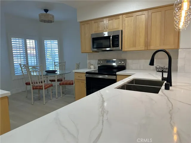 $499,900 | 280 Vista Royale Circle East, Palm Desert, CA 92211
