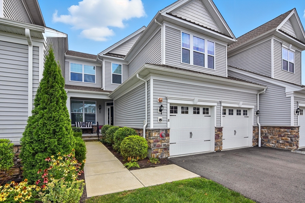 18 Lansing Way, Unit 18 Millis, MA 02054 - Photo 2 of 38