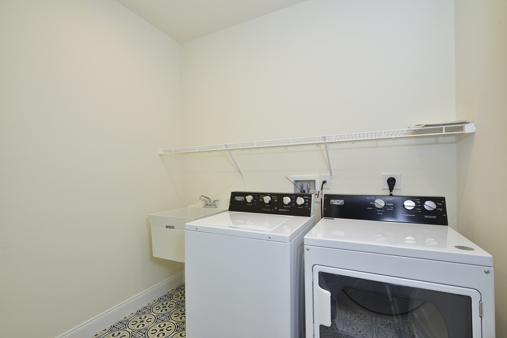 18 Lansing Way, Unit 18 Millis, MA 02054 - Photo 23 of 38