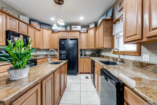 $1,400,000 | 1657 County Road 434, Stockdale, TX 78160