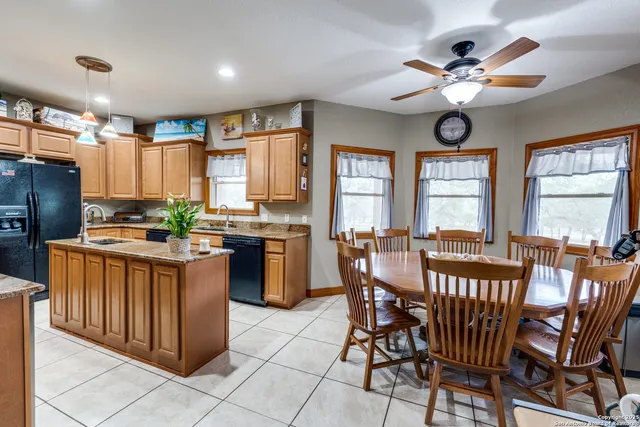 $1,400,000 | 1657 County Road 434, Stockdale, TX 78160