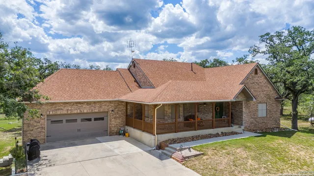 $1,400,000 | 1657 County Road 434, Stockdale, TX 78160