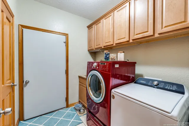 $1,400,000 | 1657 County Road 434, Stockdale, TX 78160