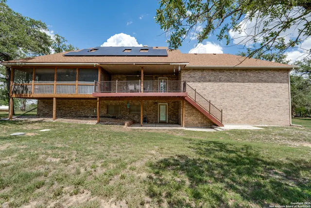 $1,400,000 | 1657 County Road 434, Stockdale, TX 78160