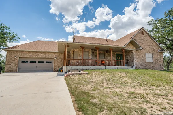 $1,400,000 | 1657 County Road 434, Stockdale, TX 78160