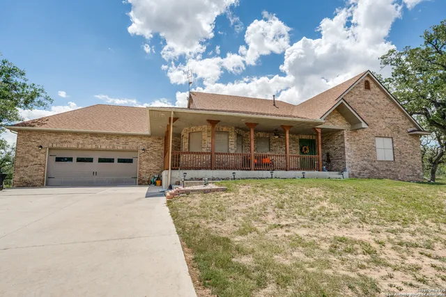 $1,400,000 | 1657 County Road 434, Stockdale, TX 78160