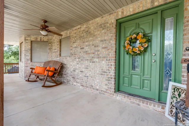 $1,400,000 | 1657 County Road 434, Stockdale, TX 78160