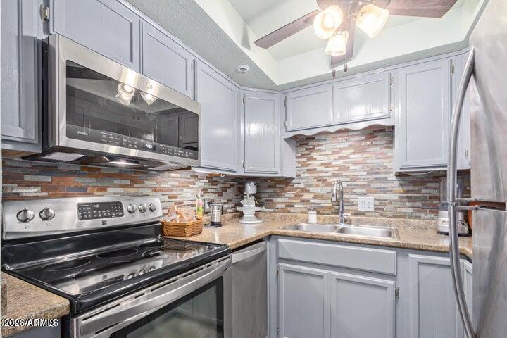 17 East Ruth Avenue, Unit 307 Phoenix, AZ 85020 - Photo 6 of 16 Kitchen