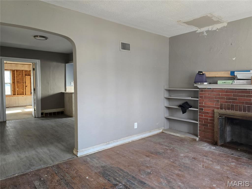 309 Newell Drive Ferguson, MO 63135 - Photo 2 of 18