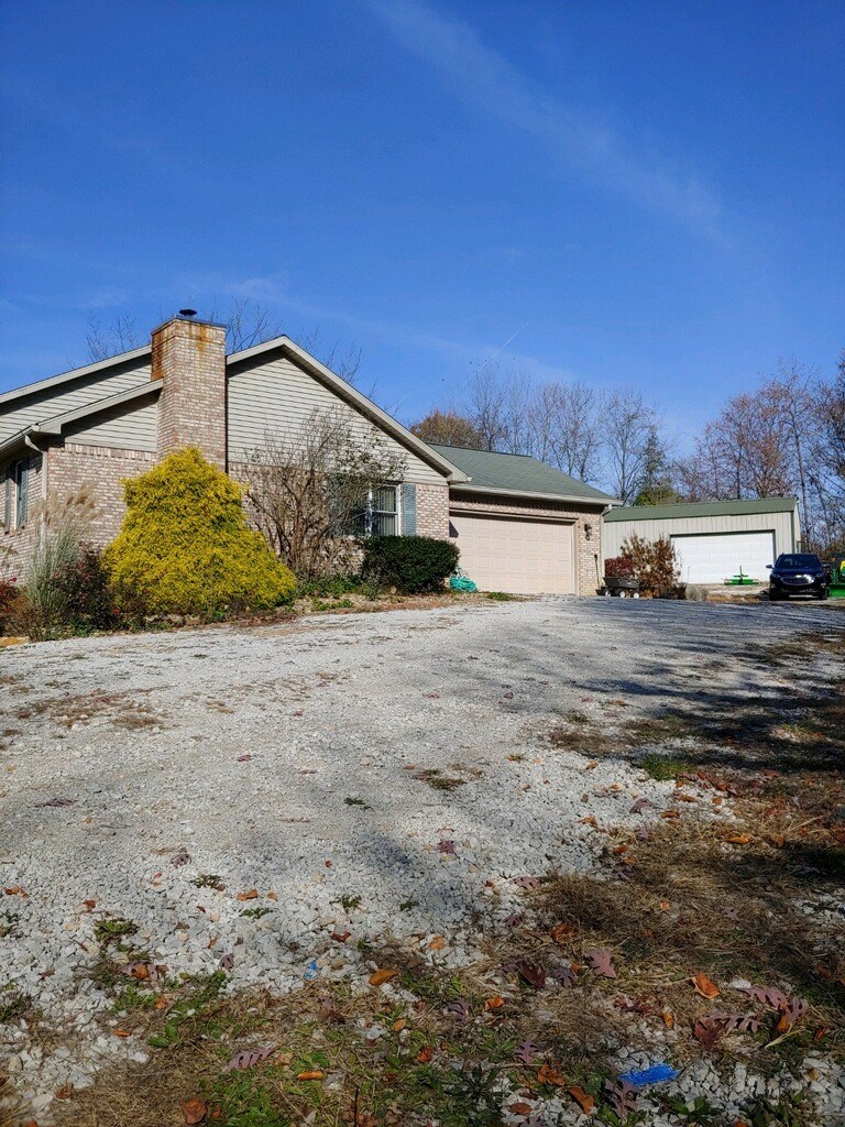 7746 Locust Lake Road Spencer, IN 47460 - Photo 3 of 28 Gallery Image 3