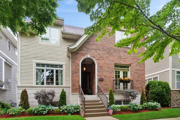 $925,000 | 5652 North Lockwood Avenue, Chicago, IL 60646