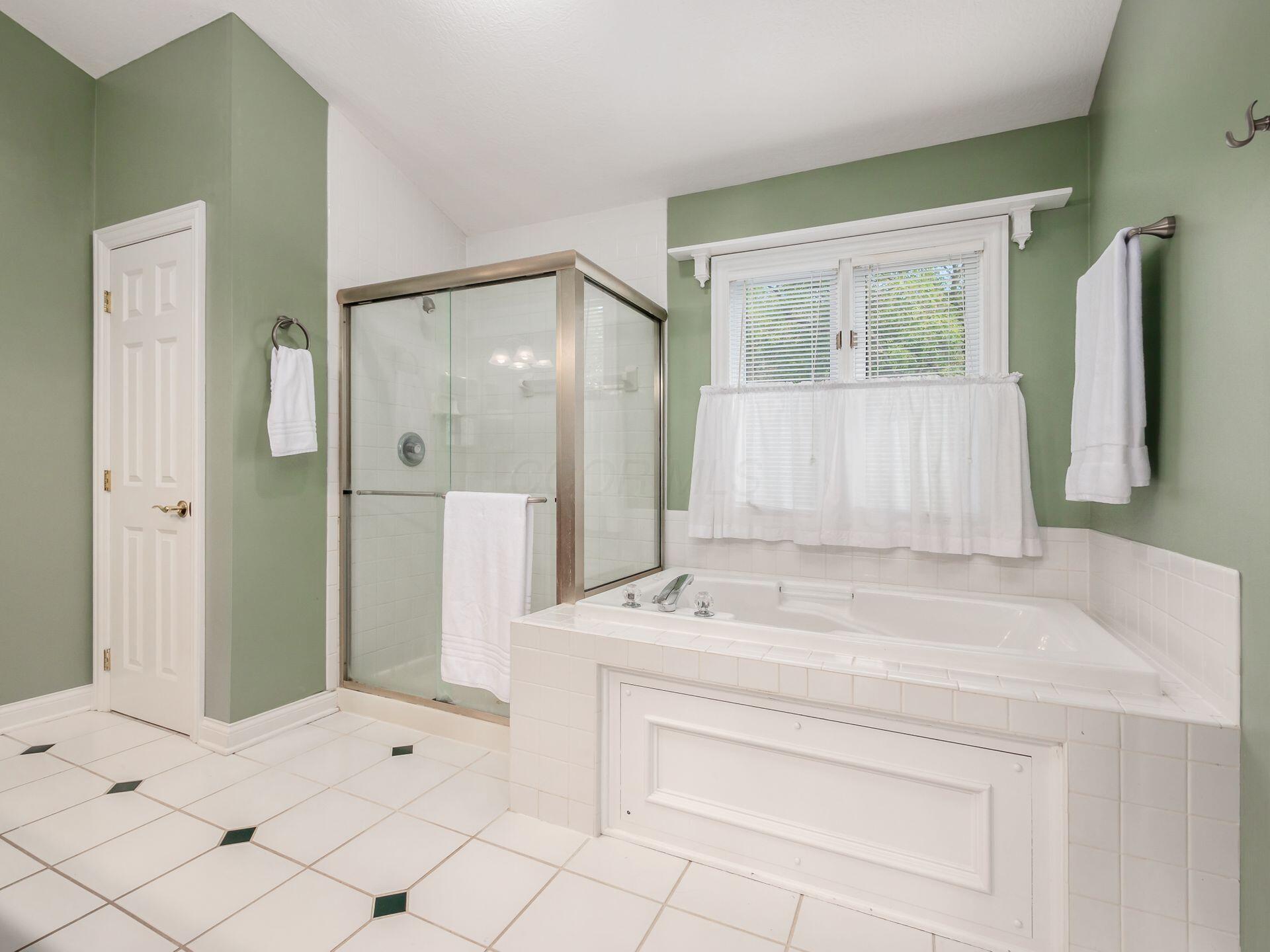 7373 Frasier Road Westerville, OH 43082 - Photo 18 of 63 Large Soaking Tub