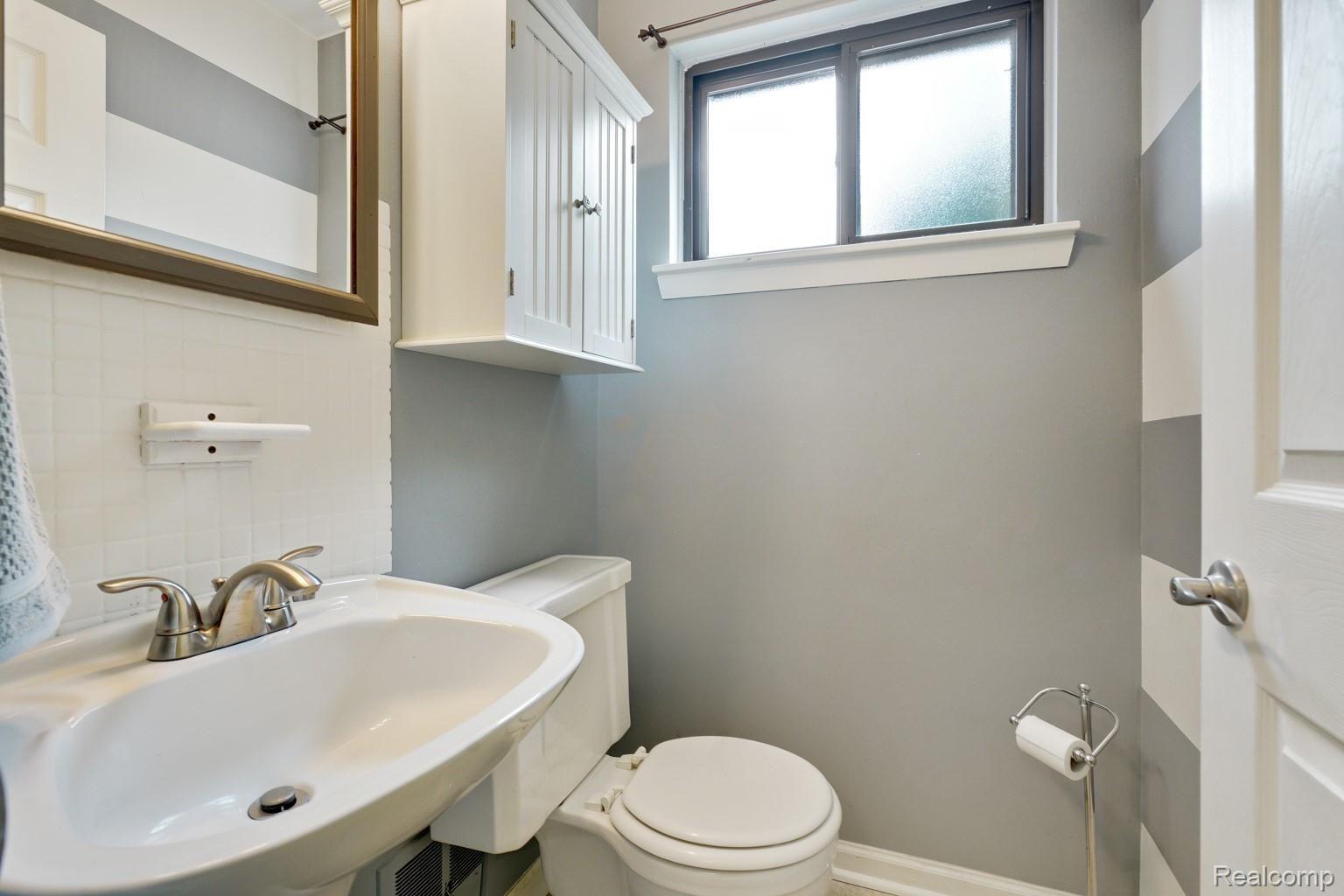 11364 Erdmann Road Sterling Heights, MI 48314 - Photo 13 of 28 Updated half bath