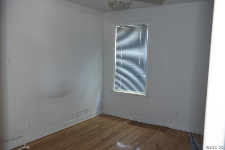 10740 Wayne Road Livonia, MI 48150 - Photo 6 of 44 Wayne -10.jpg