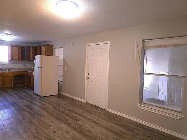 $1,150 | 405 24th Street Southeast, Paris, TX 75460