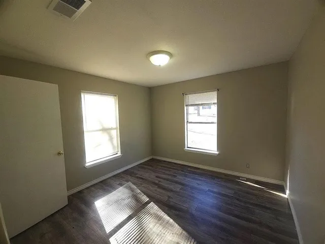 $1,150 | 405 24th Street Southeast, Paris, TX 75460