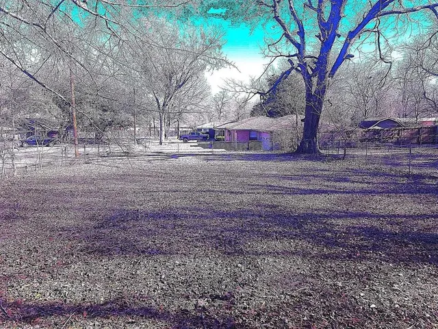 $1,150 | 405 24th Street Southeast, Paris, TX 75460