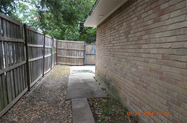 a view of a pathway with a wooden fence