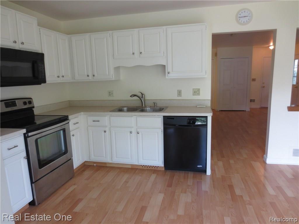 1436 Crescent Lane, Unit 320 Rochester, MI 48306 - Photo 14 of 34