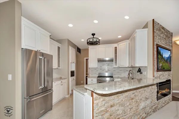 $299,900 | 21418 Timber Lake Court, Unit 21418, Crest Hill, IL 60403