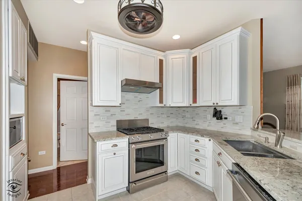 $299,900 | 21418 Timber Lake Court, Unit 21418, Crest Hill, IL 60403