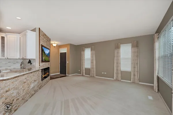 $299,900 | 21418 Timber Lake Court, Unit 21418, Crest Hill, IL 60403