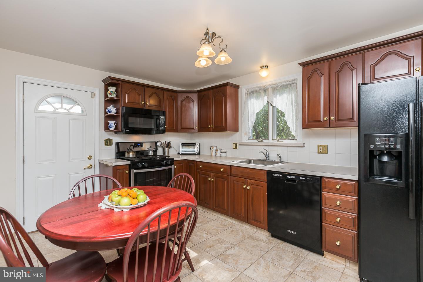 421 Colfax Road Havertown, PA 19083 - Photo 5 of 20