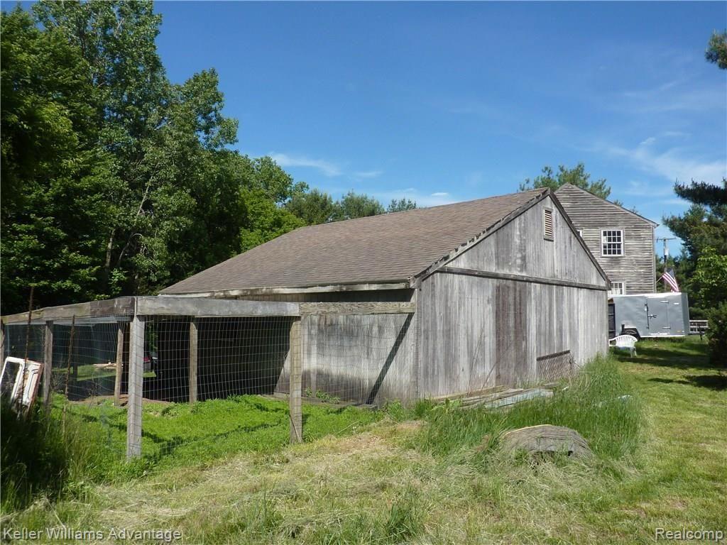 1384 Rowe Road Milford, MI 48380 - Photo 9 of 18 P1070172.JPG