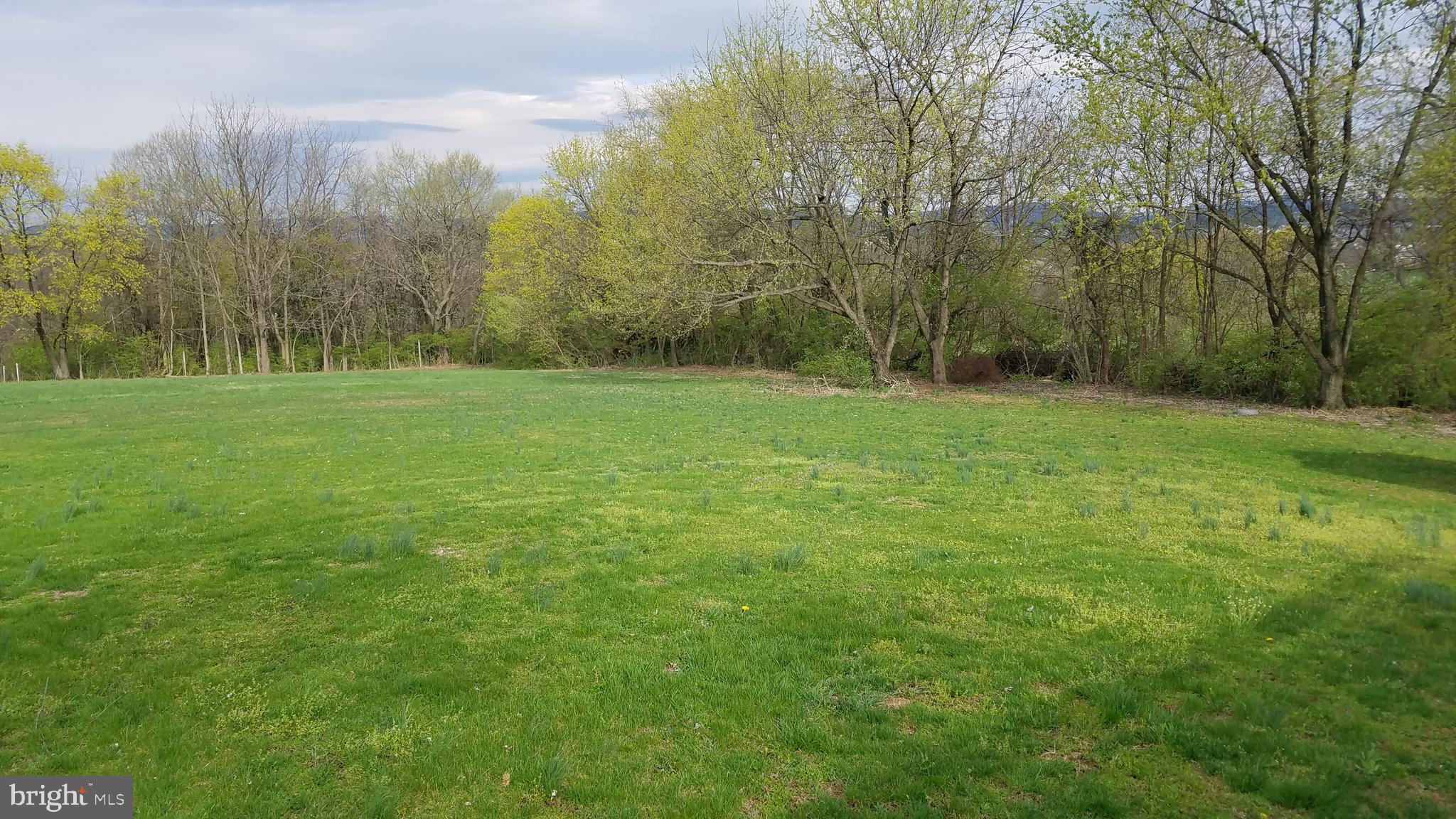 31 Marks Road Reading, PA 19608 - Photo 3 of 6