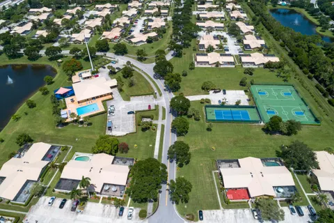 $450,000 | 5385 Eagle Lake Drive, Palm Beach Gardens, FL 33418
