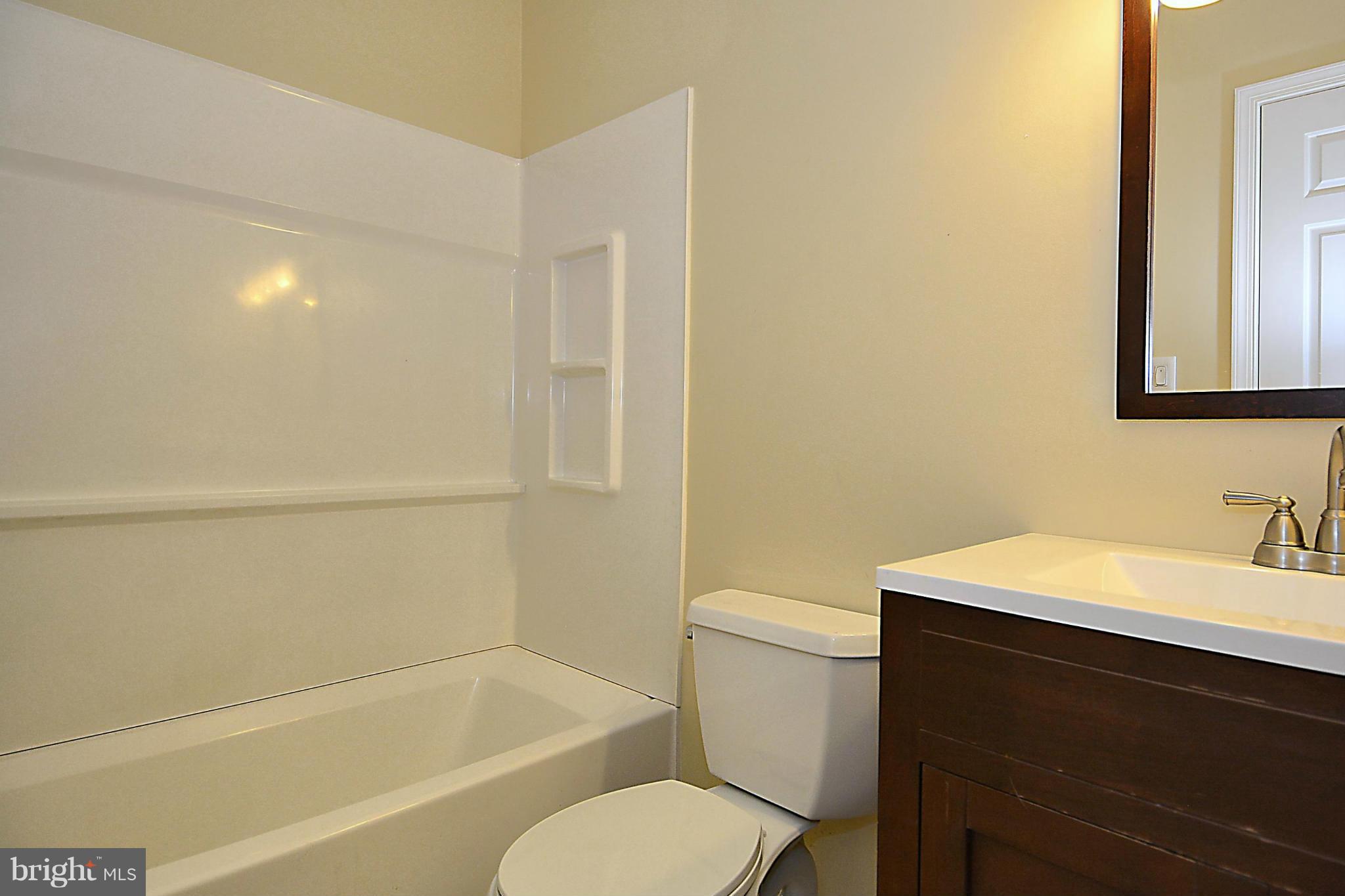 477 Colonial Ridge Lane Arnold, MD 21012 - Photo 14 of 29 Upper Level Hall Bath