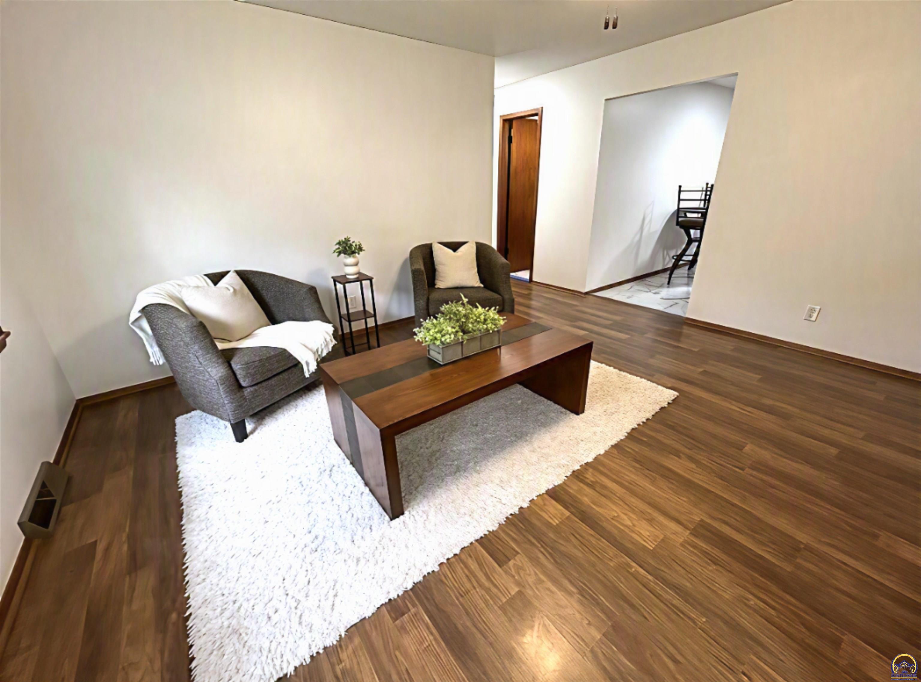 4209 Southwest 34th Street Topeka, KS 66614 - Photo 4 of 21