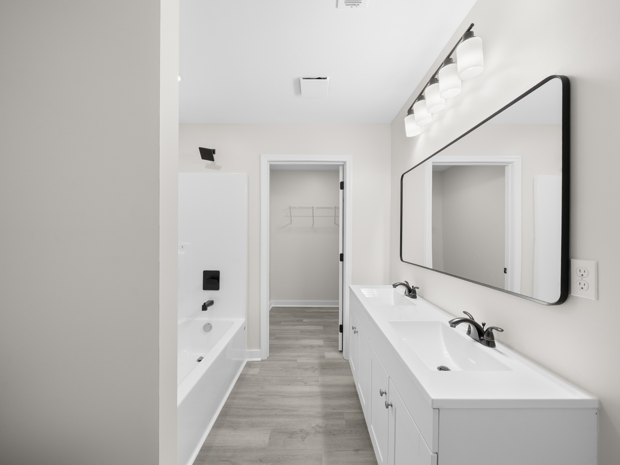 711 Hunt Street Winchester, TN 37398 - Photo 23 of 30 a bathroom with a double vanity sink mirror and bathtub