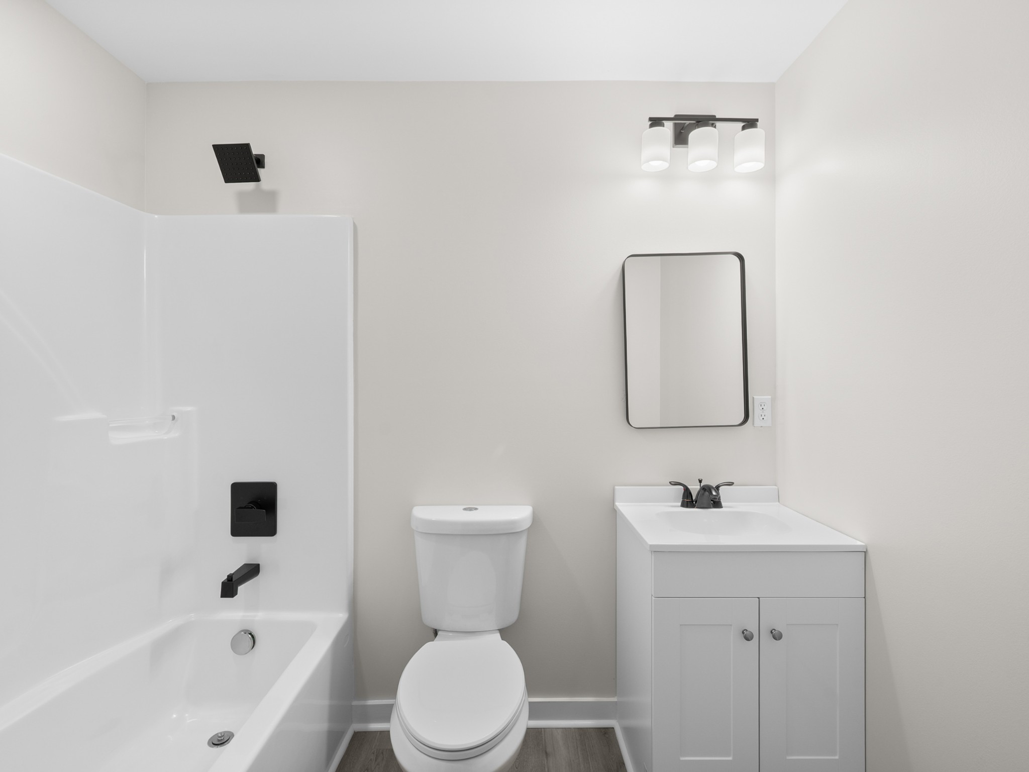 711 Hunt Street Winchester, TN 37398 - Photo 26 of 30 a bathroom with a toilet sink a mirror and bathtub
